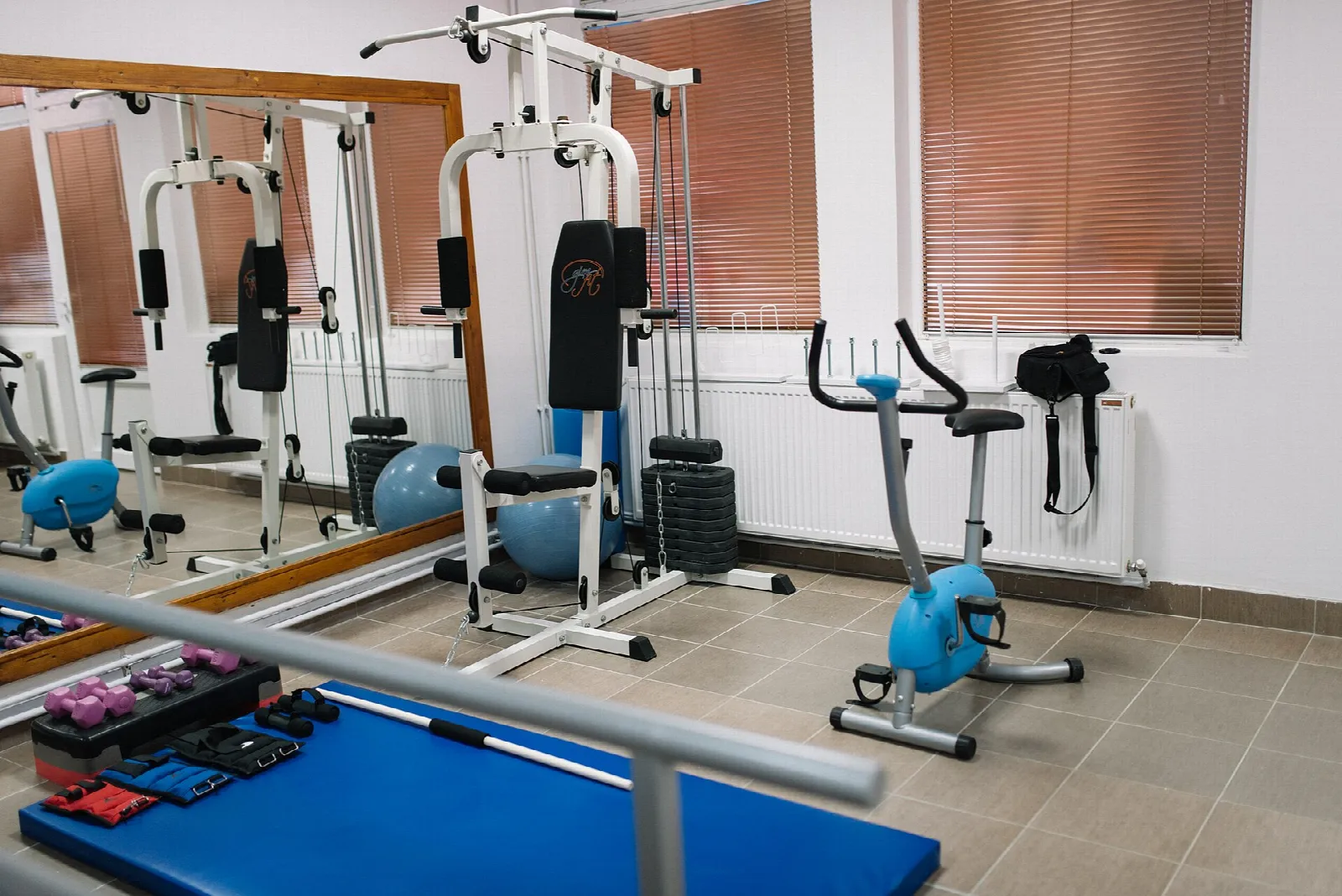 Sahilkent atletizm pistinin zemini eylülde yenileniyor